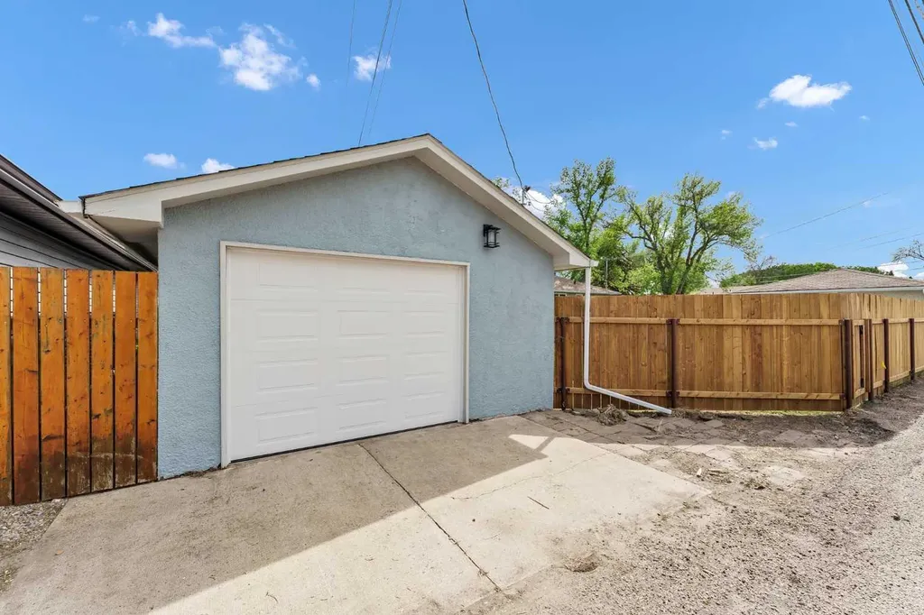 212 11 Street NE Medicine Hat AB T1A5T2