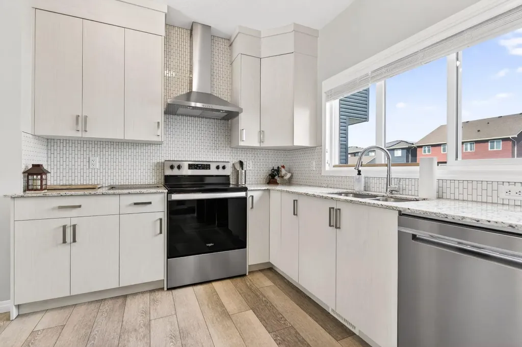 848 Chinook Gate Parade SW Airdrie AB T0M 0E0