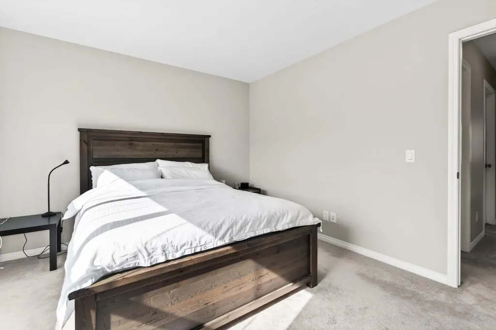 848 Chinook Gate Parade SW Airdrie AB T0M 0E0