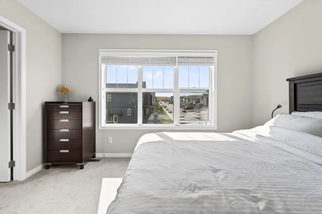 848 Chinook Gate Parade SW Airdrie AB T0M 0E0