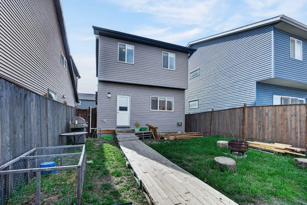 848 Chinook Gate Parade SW Airdrie AB T0M 0E0