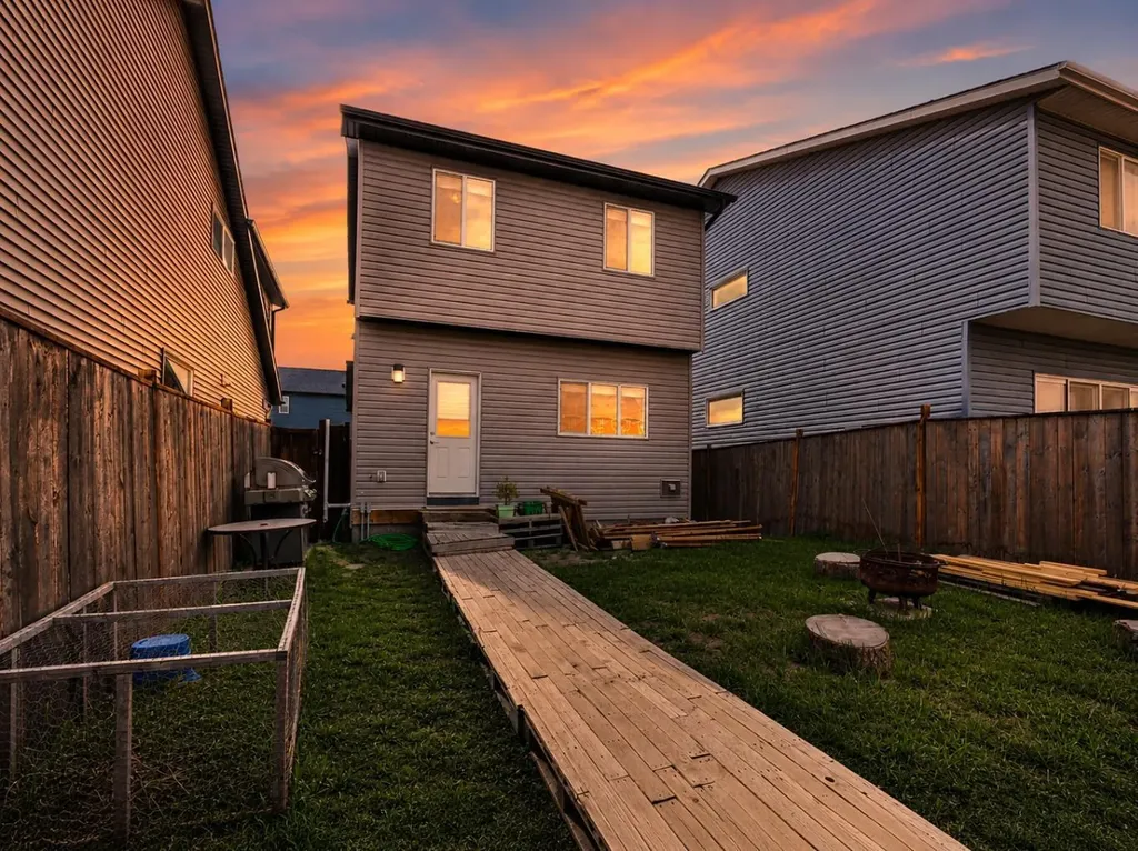 848 Chinook Gate Parade SW Airdrie AB T0M 0E0