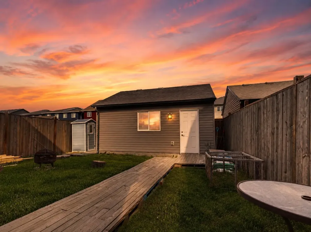 848 Chinook Gate Parade SW Airdrie AB T0M 0E0