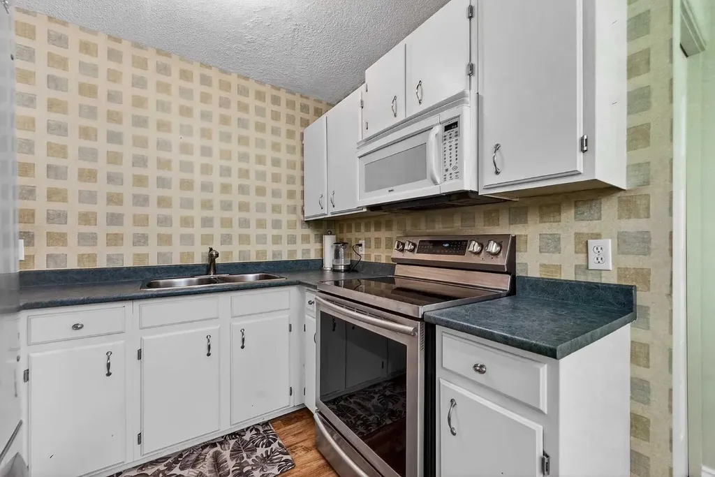 14736 Deerfield Drive SE Calgary AB T2J 5Y1