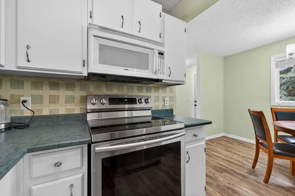 14736 Deerfield Drive SE Calgary AB T2J 5Y1