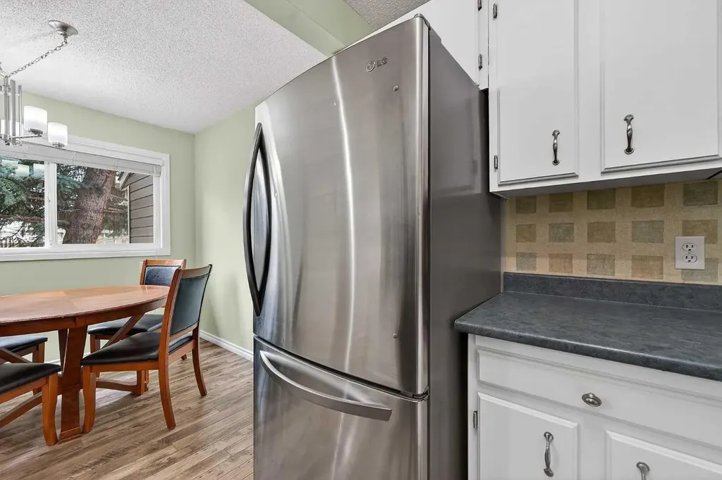 14736 Deerfield Drive SE Calgary AB T2J 5Y1