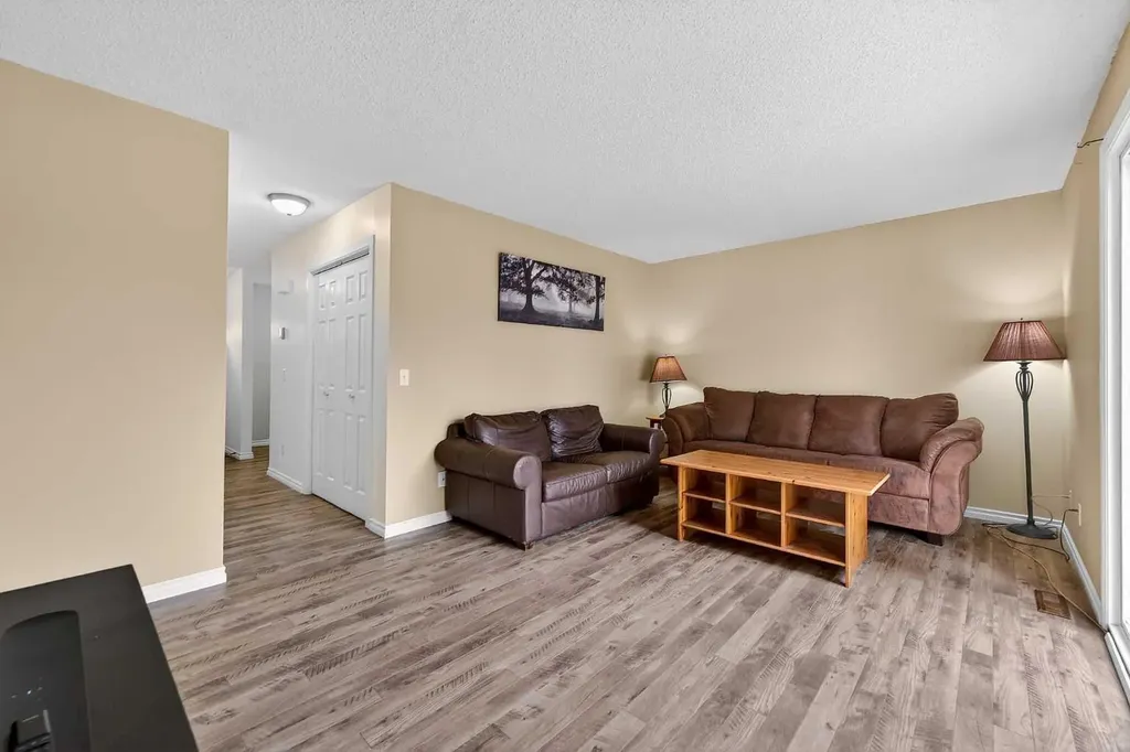 14736 Deerfield Drive SE Calgary AB T2J 5Y1