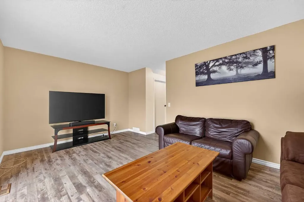 14736 Deerfield Drive SE Calgary AB T2J 5Y1