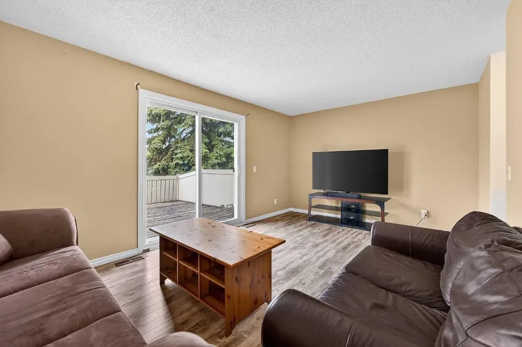 14736 Deerfield Drive SE Calgary AB T2J 5Y1