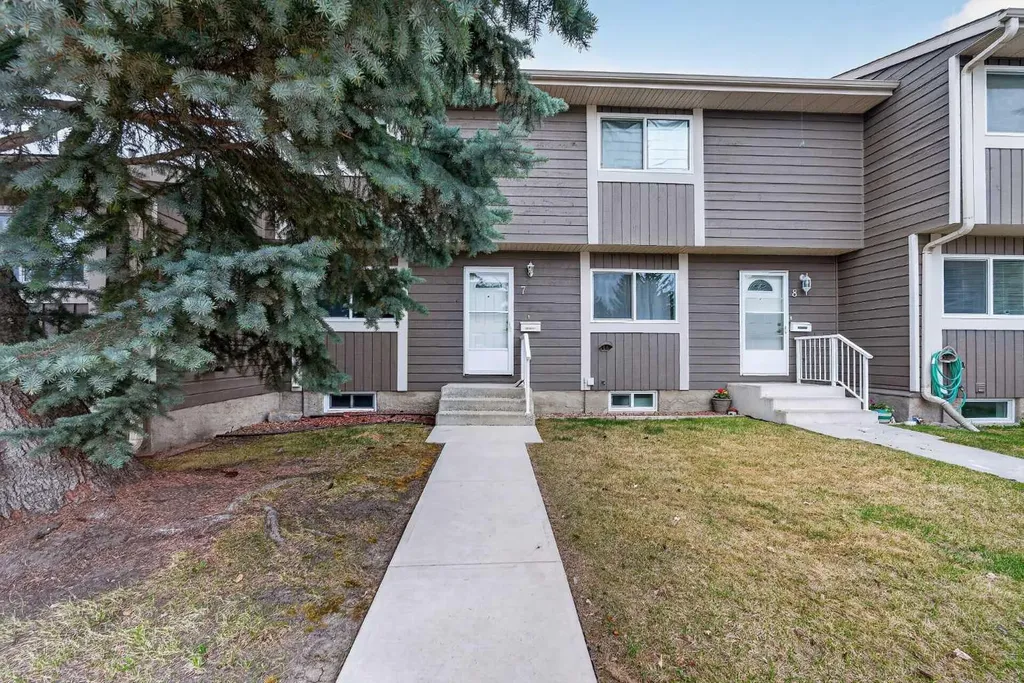 14736 Deerfield Drive SE Calgary AB T2J 5Y1