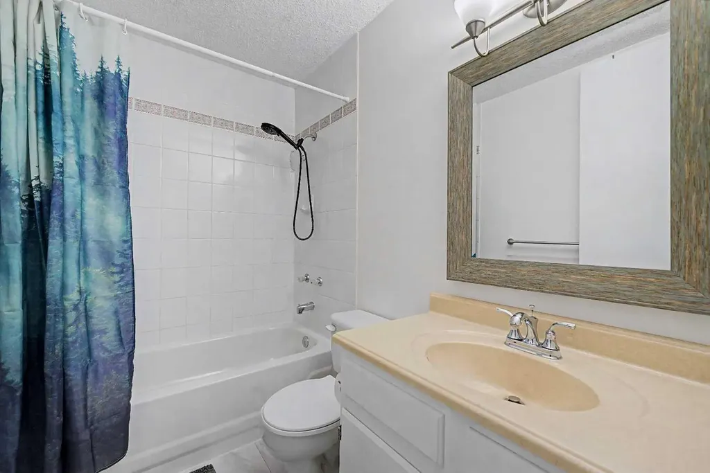 14736 Deerfield Drive SE Calgary AB T2J 5Y1