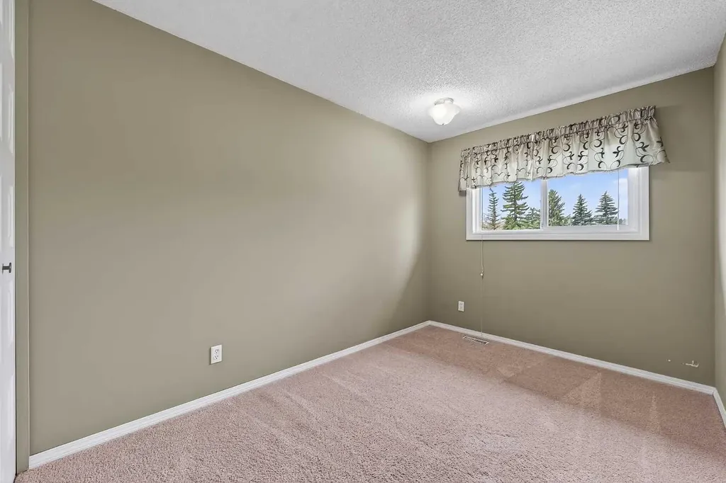 14736 Deerfield Drive SE Calgary AB T2J 5Y1