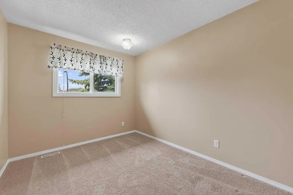 14736 Deerfield Drive SE Calgary AB T2J 5Y1