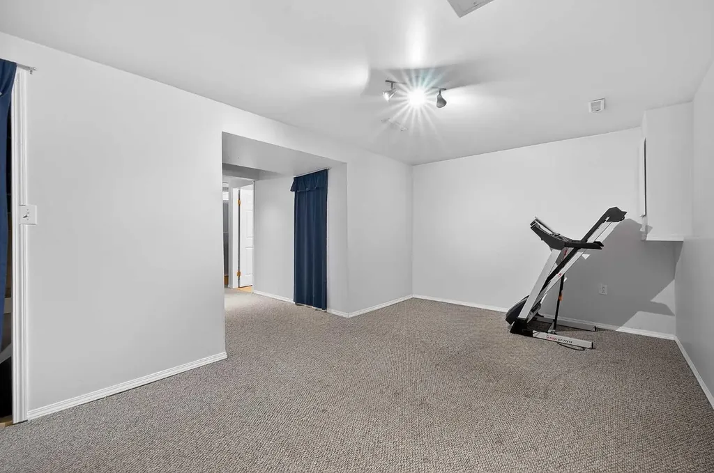 14736 Deerfield Drive SE Calgary AB T2J 5Y1