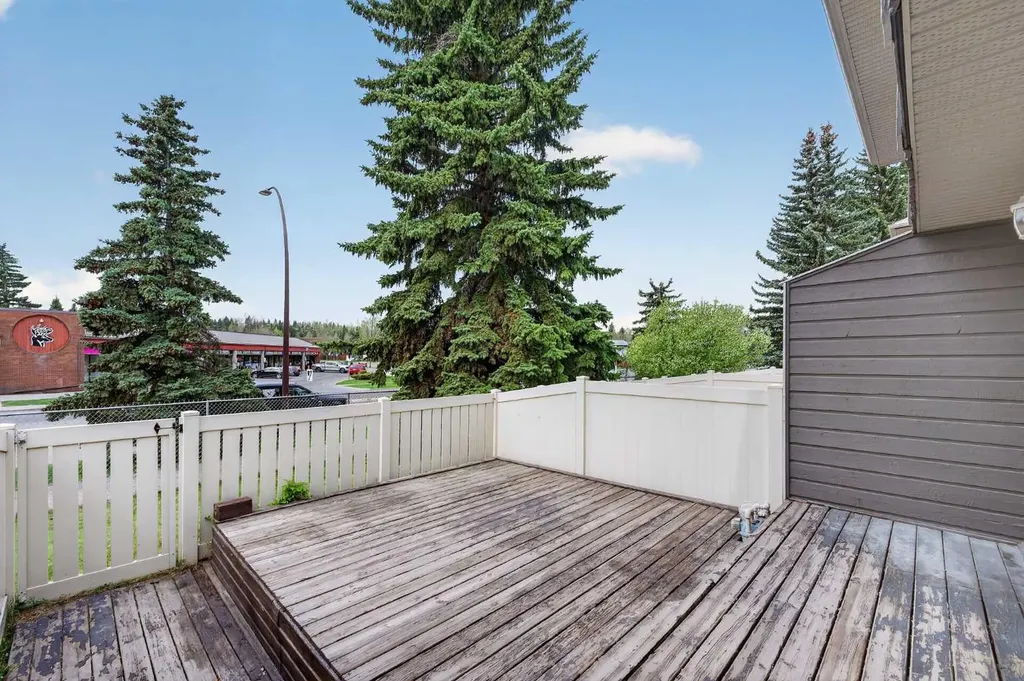 14736 Deerfield Drive SE Calgary AB T2J 5Y1
