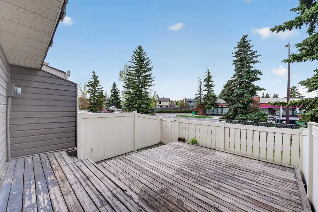 14736 Deerfield Drive SE Calgary AB T2J 5Y1