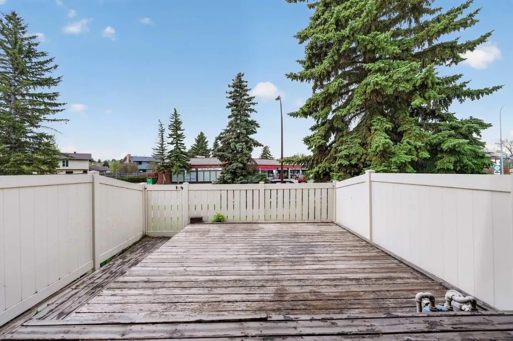 14736 Deerfield Drive SE Calgary AB T2J 5Y1