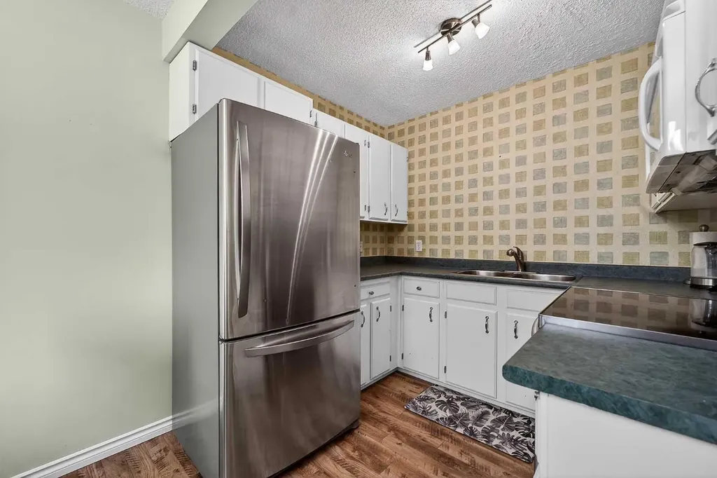 14736 Deerfield Drive SE Calgary AB T2J 5Y1