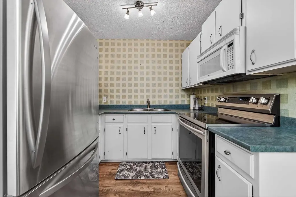 14736 Deerfield Drive SE Calgary AB T2J 5Y1