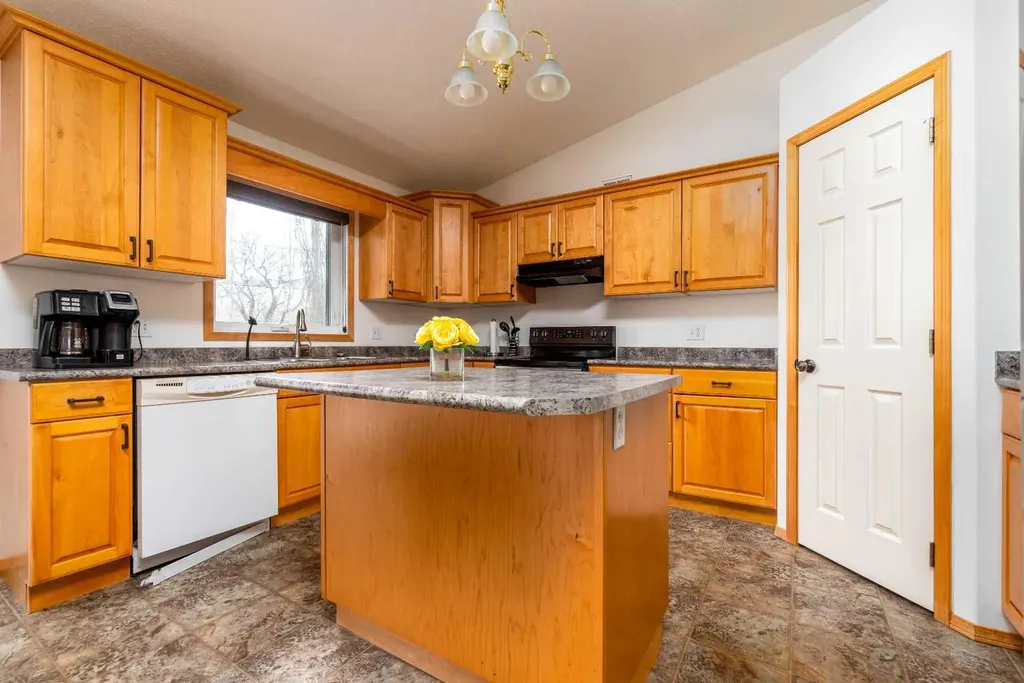 212 2 Avenue E Maidstone SK S0M 1M0