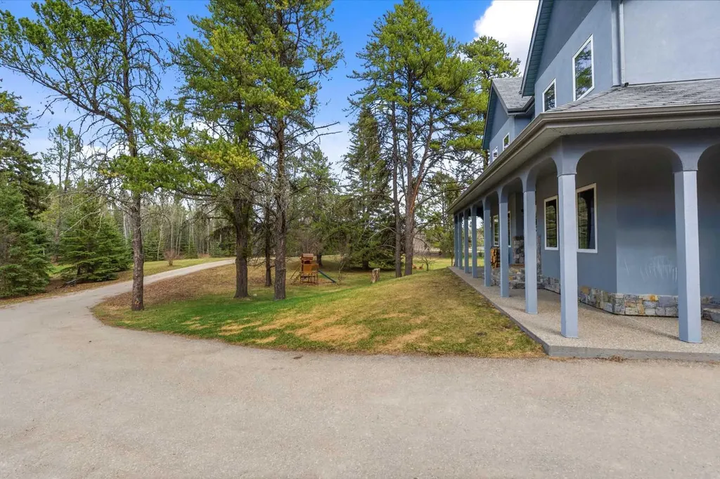 322 4 Street Blue Ridge AB T0E 0B0
