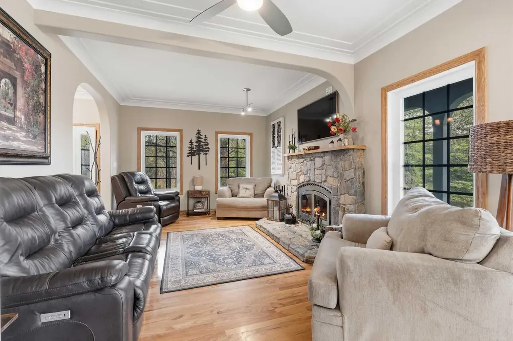 322 4 Street Blue Ridge AB T0E 0B0