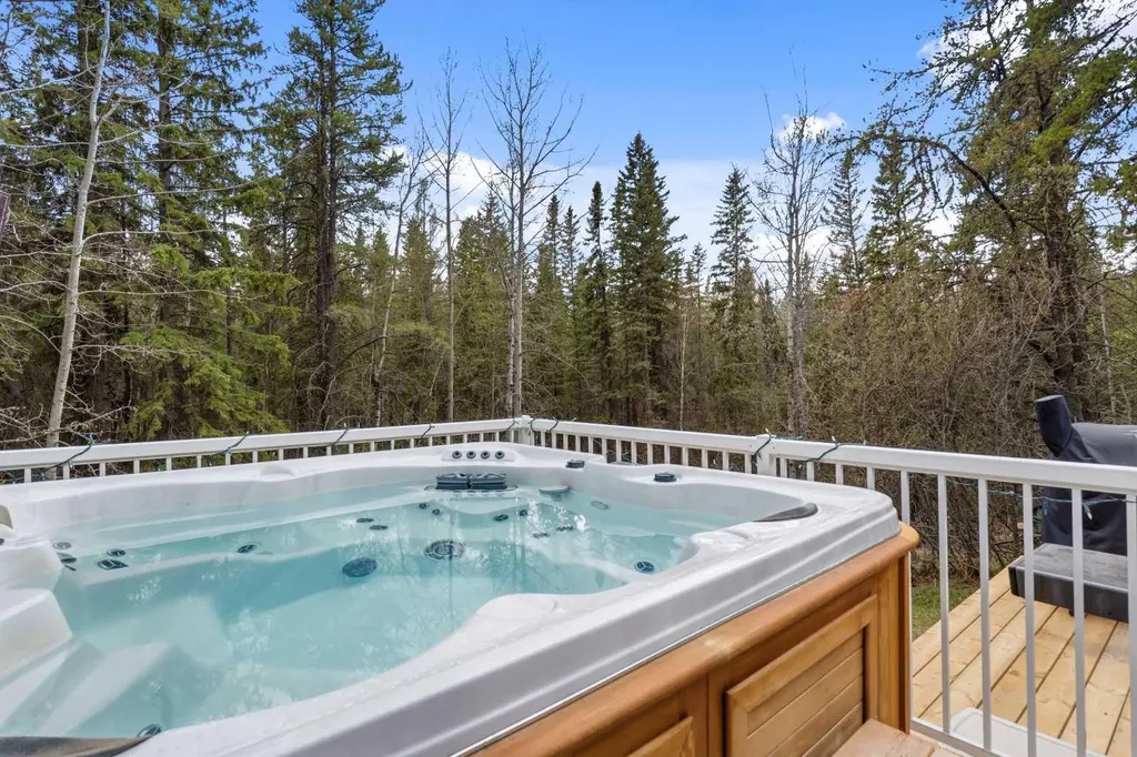 322 4 Street Blue Ridge AB T0E 0B0