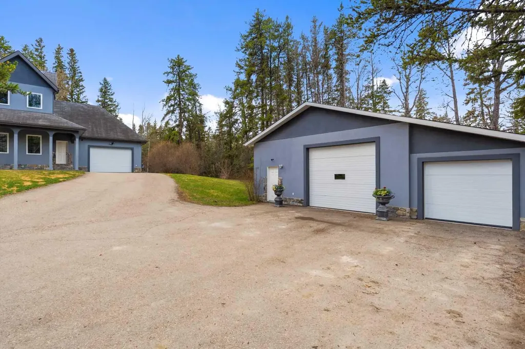 322 4 Street Blue Ridge AB T0E 0B0