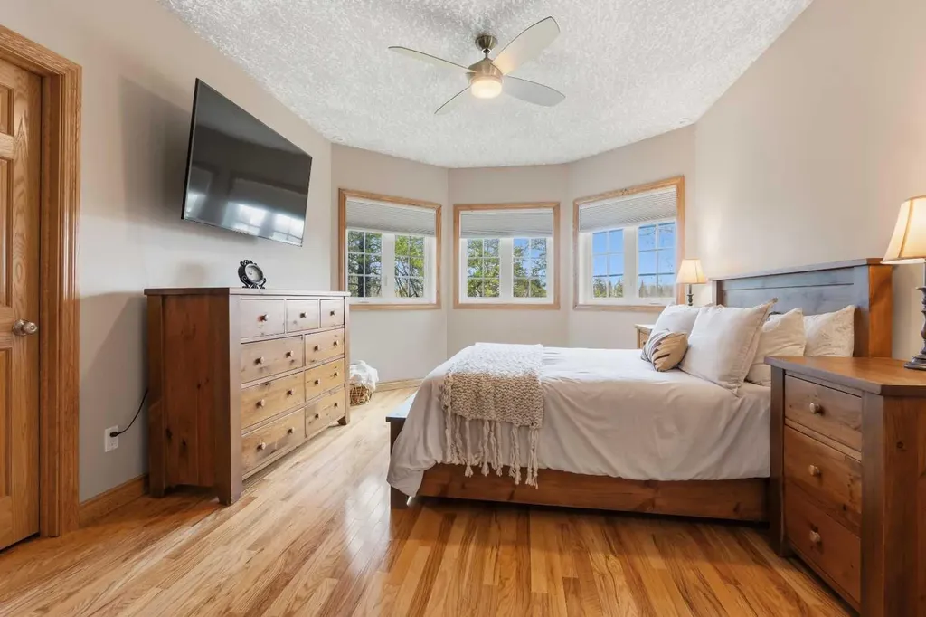 322 4 Street Blue Ridge AB T0E 0B0