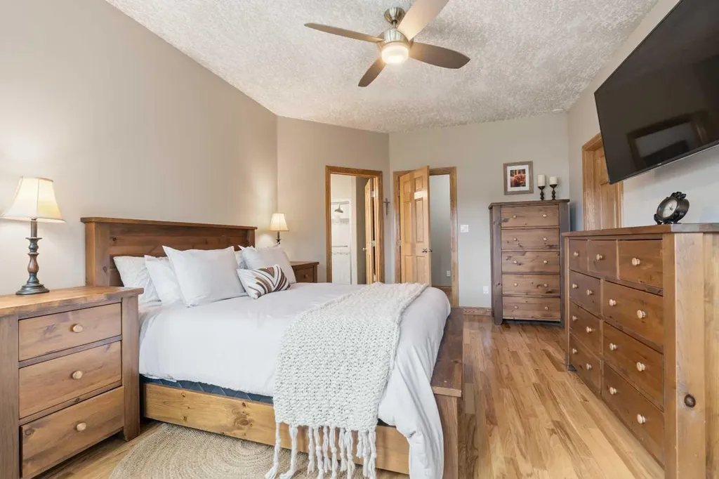 322 4 Street Blue Ridge AB T0E 0B0