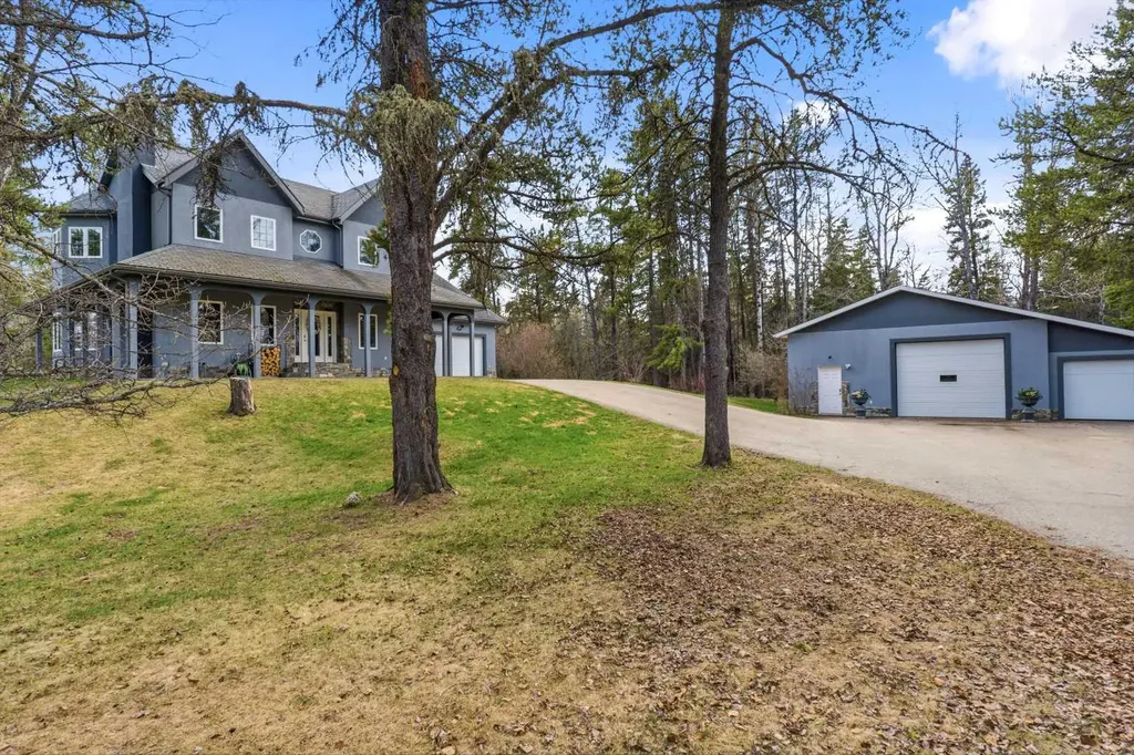 322 4 Street Blue Ridge AB T0E 0B0