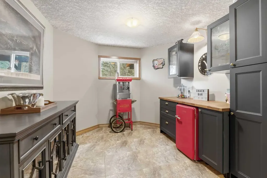 322 4 Street Blue Ridge AB T0E 0B0
