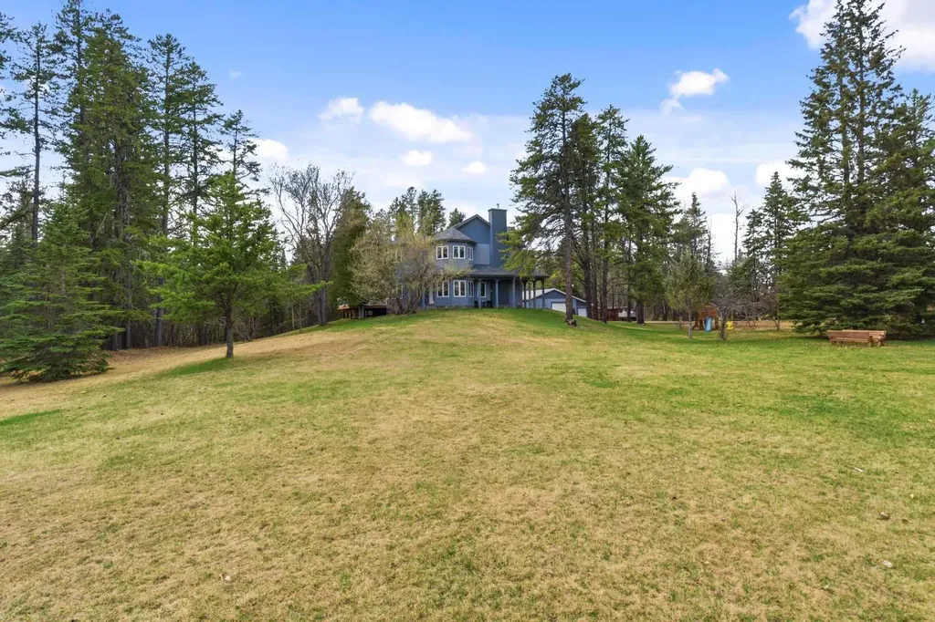 322 4 Street Blue Ridge AB T0E 0B0