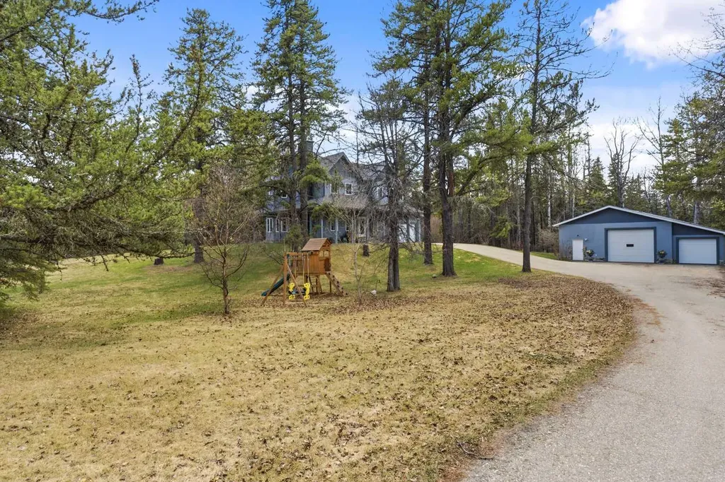 322 4 Street Blue Ridge AB T0E 0B0