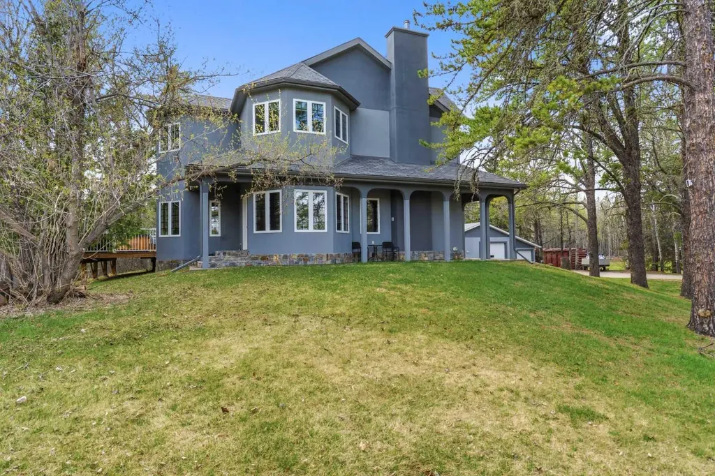 322 4 Street Blue Ridge AB T0E 0B0
