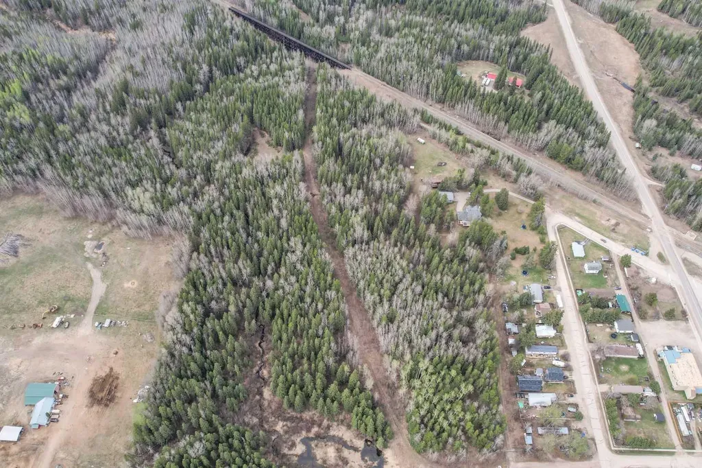 322 4 Street Blue Ridge AB T0E 0B0