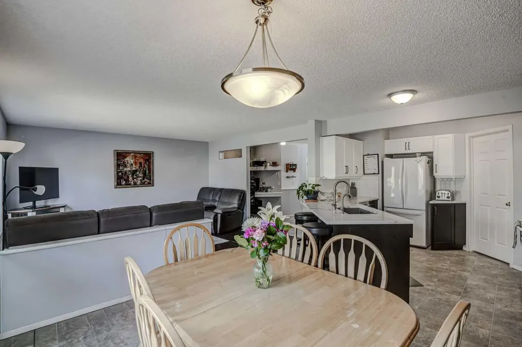 181 Citadel Ridge Close NW Calgary AB T3G 4V5