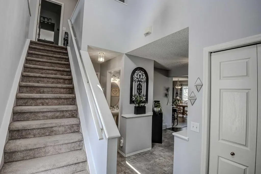 181 Citadel Ridge Close NW Calgary AB T3G 4V5
