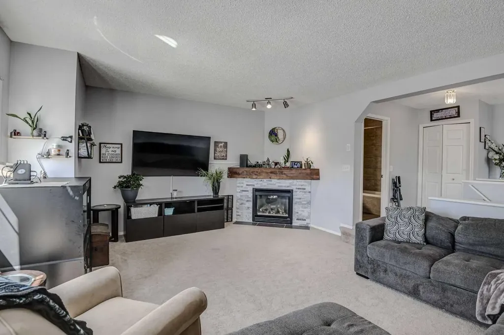 181 Citadel Ridge Close NW Calgary AB T3G 4V5