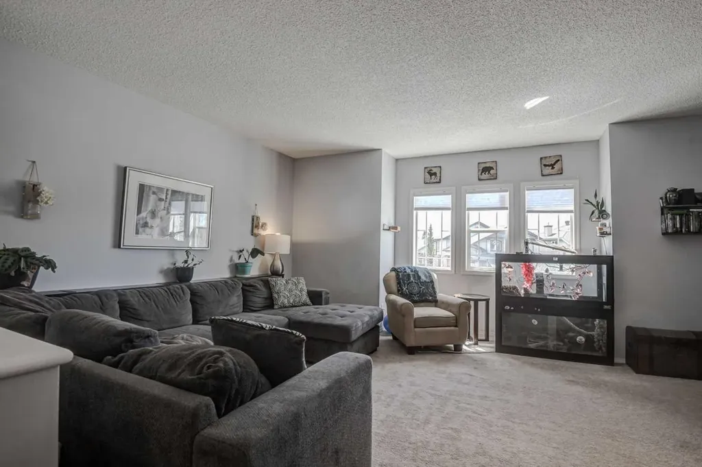 181 Citadel Ridge Close NW Calgary AB T3G 4V5