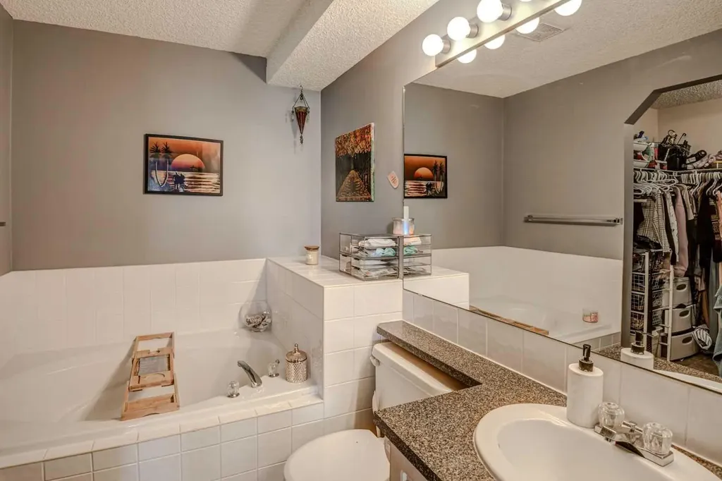 181 Citadel Ridge Close NW Calgary AB T3G 4V5