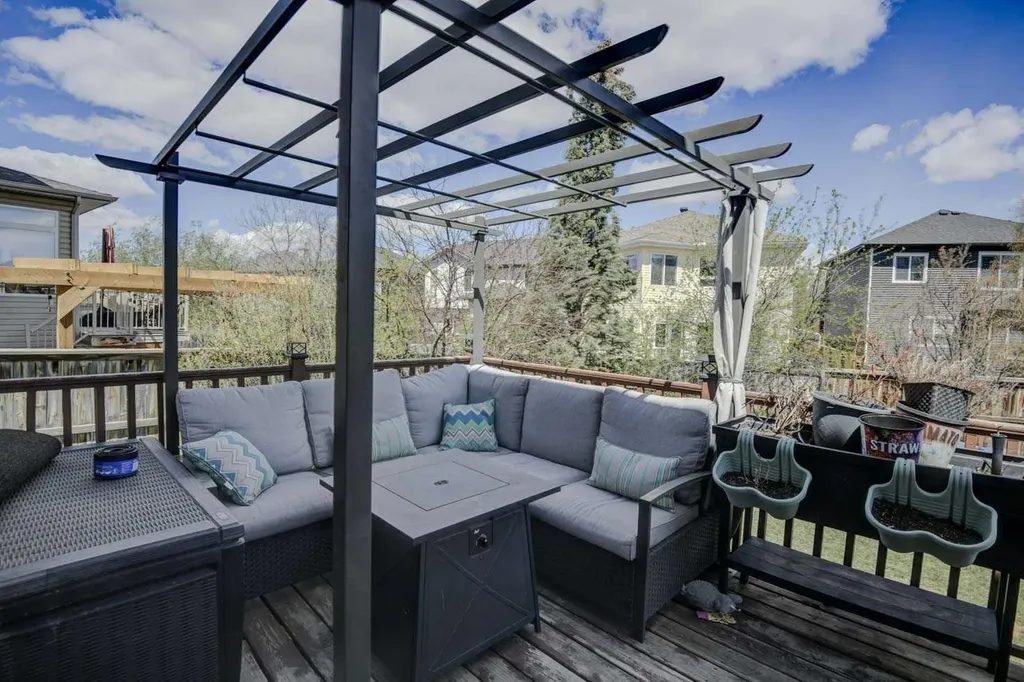 181 Citadel Ridge Close NW Calgary AB T3G 4V5
