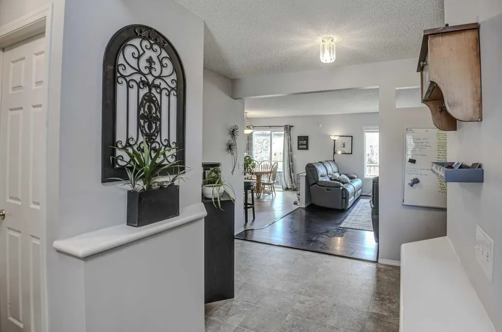 181 Citadel Ridge Close NW Calgary AB T3G 4V5