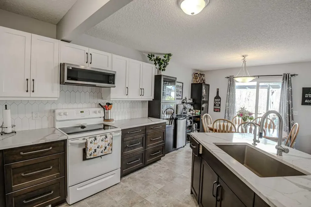 181 Citadel Ridge Close NW Calgary AB T3G 4V5