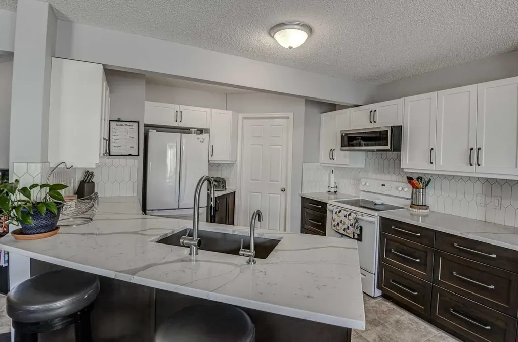 181 Citadel Ridge Close NW Calgary AB T3G 4V5