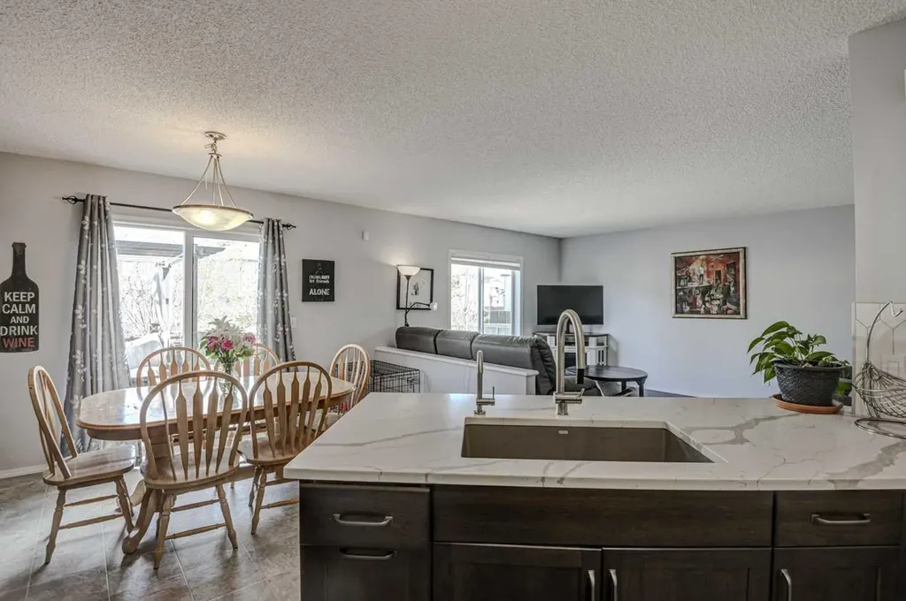181 Citadel Ridge Close NW Calgary AB T3G 4V5