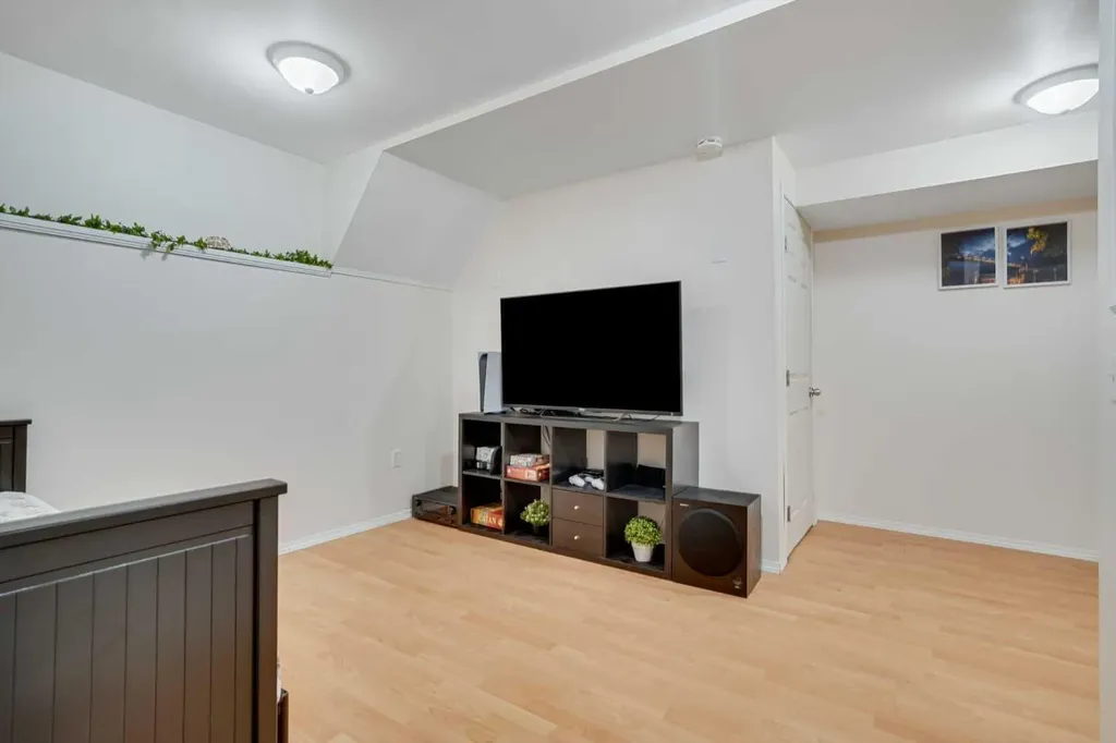950 Arbour Lake Road NW Calgary AB T3G 5B3