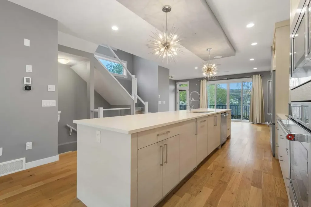 4905 21 Avenue NW Calgary AB T3B 0X1