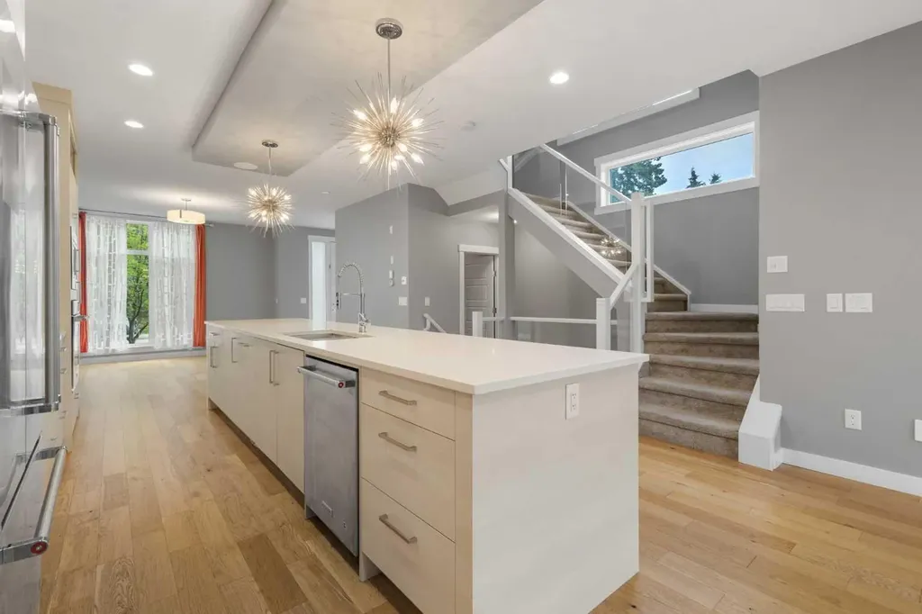 4905 21 Avenue NW Calgary AB T3B 0X1