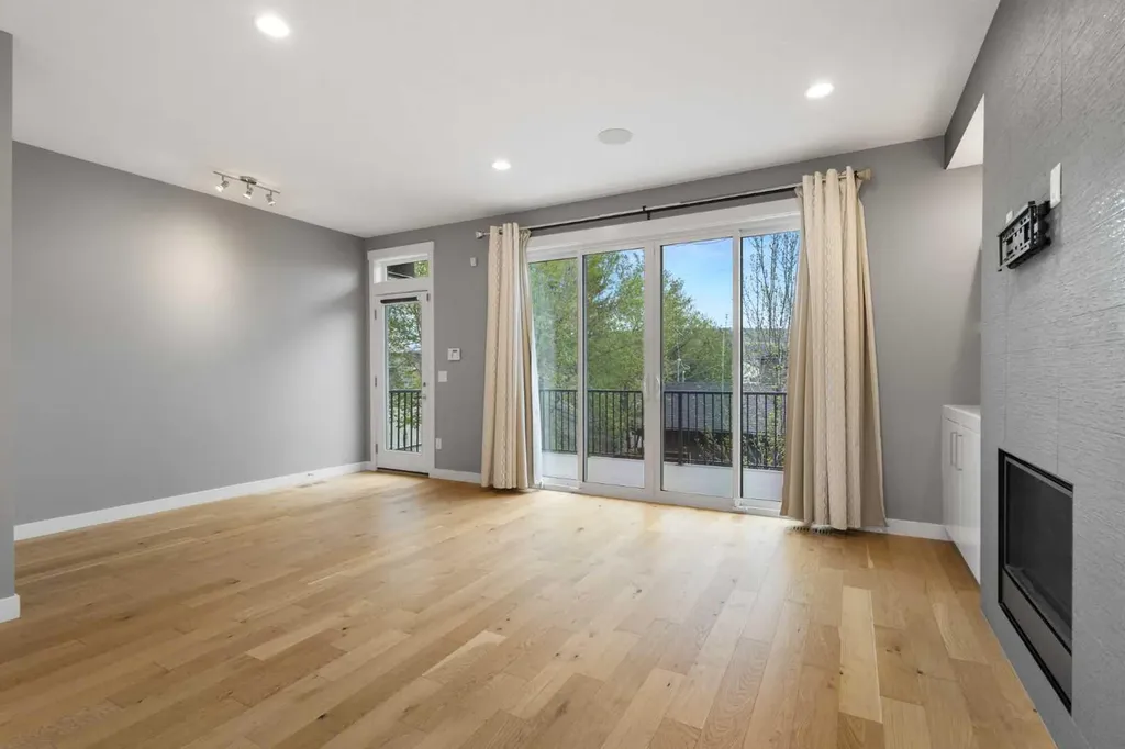 4905 21 Avenue NW Calgary AB T3B 0X1